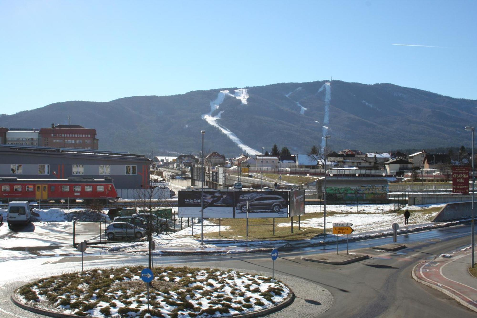 马里博尔 雅奈兹旅馆酒店 外观 照片